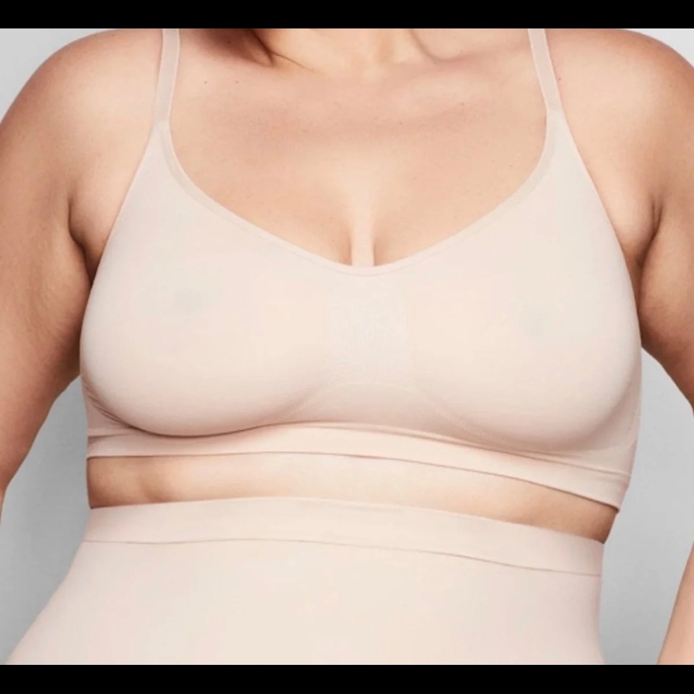 SKIMS SCULPTING BRALETTE MICA 3x